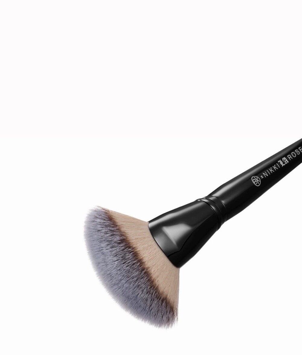 BK Beauty Nikki La Rose N18 Ultimate Contour Makeup Brush New - Picture 3 of 3